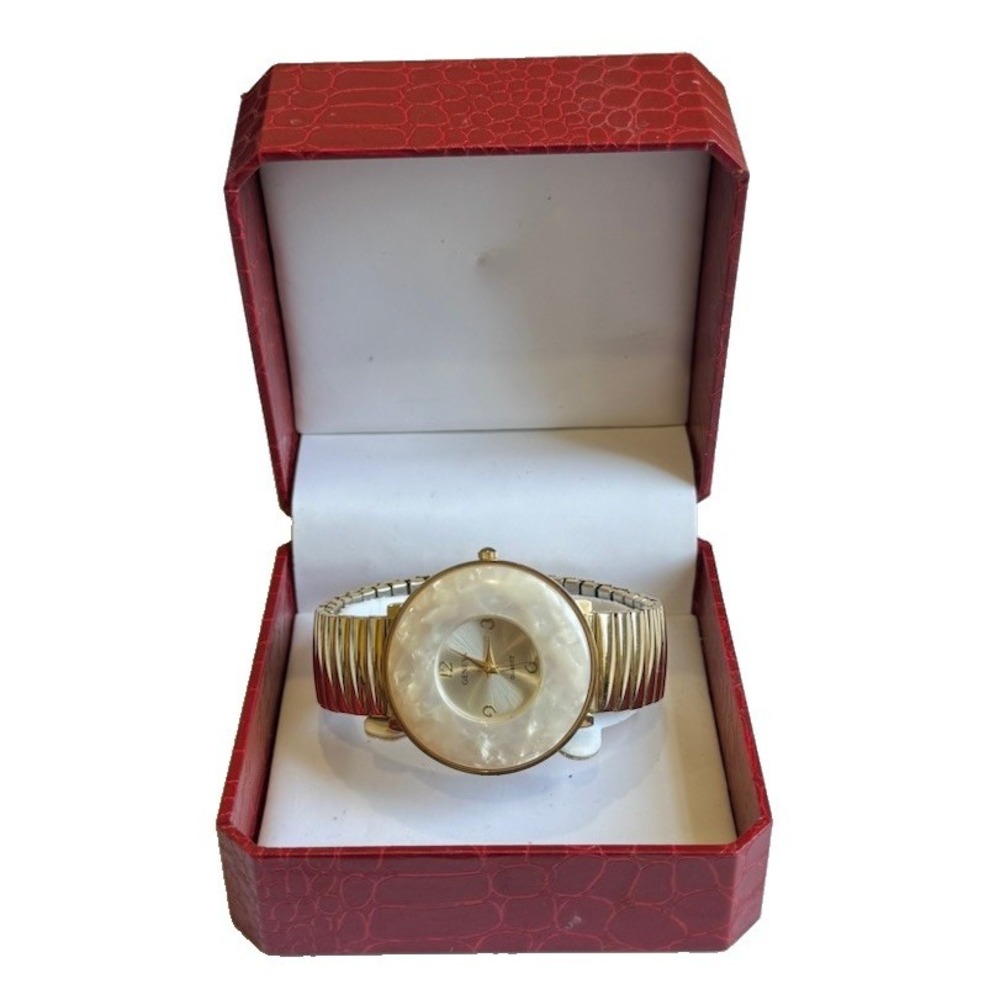 Vintage Geneva Women's Gold Pearl/ Alabone Watch Japan Movement with Box
